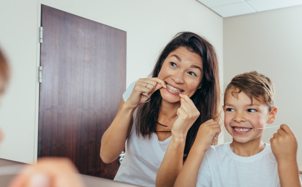 How to floss kids teeth